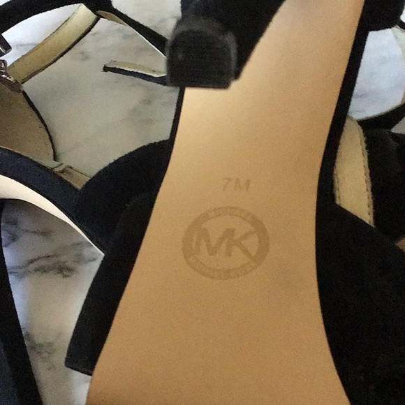 Michael Kors T-Strap heel black size 7 - Picture 6 of 7